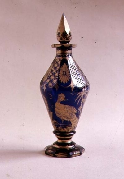 Garrafa galheteiro bi-cônica com tampa espiral, 1765-70 (vidro azul dourado) de English School
