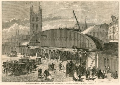 Obras Charing Cross Railway: ponte de viga de ferro monstro na estação ferroviária de London Bridge de English School