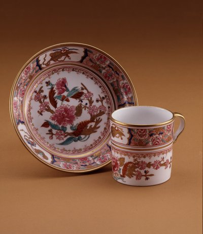 Xícara de café e pires de estilo chinês, Spode, Staffordshire, c.1800 (porcelana) de English School