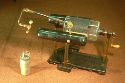 Cilindro eletrostático, com jarra de Leyden (mogno, latão e vidro) de English School