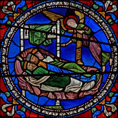 Detalhe de uma das janelas da Bíblia retratando três Reis Magos dormindo com um anjo de English School
