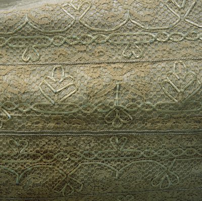 Pormenor de um Vestido de Tecido de Prata de English School