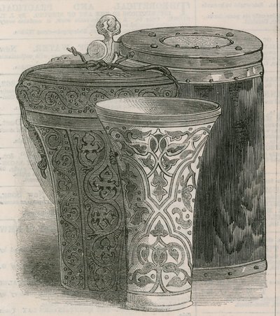 Vasos para beber: The Luck of Eden Hall, com estojo de couro para o mesmo, e uma caneca de madeira de English School