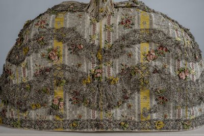 Mantua (saia) de boneca da moda de English School