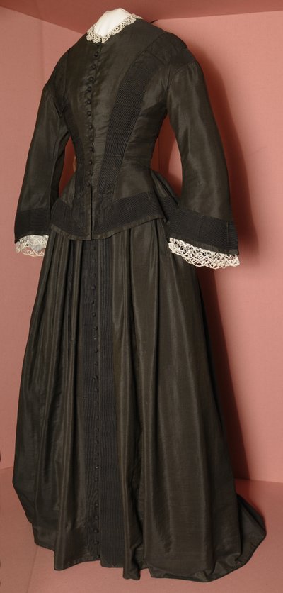 Corpete de Florence Nightingales preto e saia combinando, c.1870 (seda preta) de English School