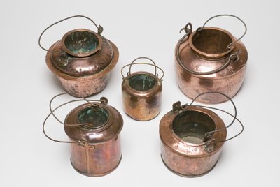 Potes de cola ou caldeiras (cobre) de English School