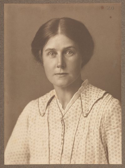 Harriet Weaver, Outubro de 1916 (foto sépia) de English School