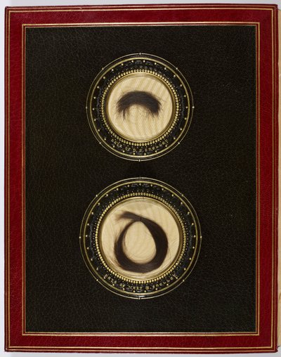 Capa Interior, com uma mecha de cabelo de Percy Bysshe Shelley e a sua esposa Mary Shelley (meios mistos) de English School