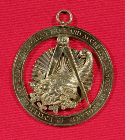 Emblema maçônico ou jóia usada por membros da Grande Stewards Lodge após 1841, meados do século XIX (prata e ouro) de English School