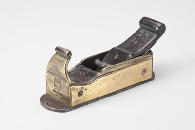 Mitre avião, 1739 (gunmetal, aço e jacarandá) de English School