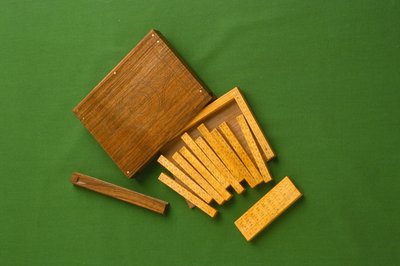Réplica moderna de Napiers Bones (buxo e nogueira) de English School