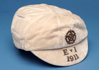 Oficial Inglaterra Cap, 1911 (veludo com trança de ouro) de English School