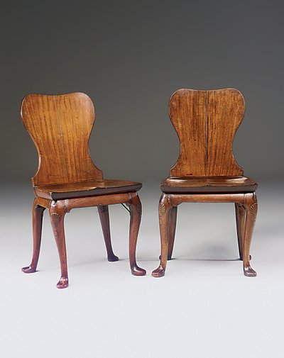 Par de cadeiras de corredor George II, c.1730 de English School