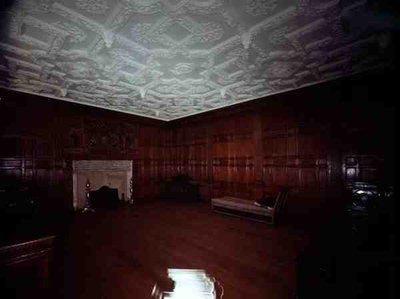 Paneling e chaminé do Palácio Velho, Bromley-by-Bow, c.1605 de English School