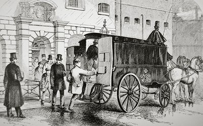 Prisioneiros entram numa carrinha da polícia conhecida como a "Maria Negra" na década de 1870 (gravura) de English School