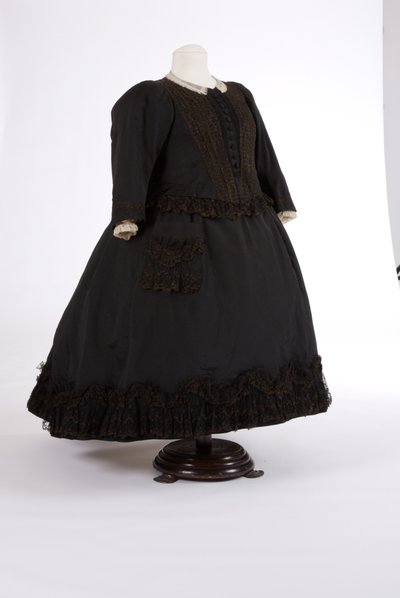 Vestido da rainha Victorias, década de 1890 (seda e rede) de English School