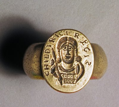 Réplica de eletrotipo de Childerics Ring, 1831 (metal) de English School