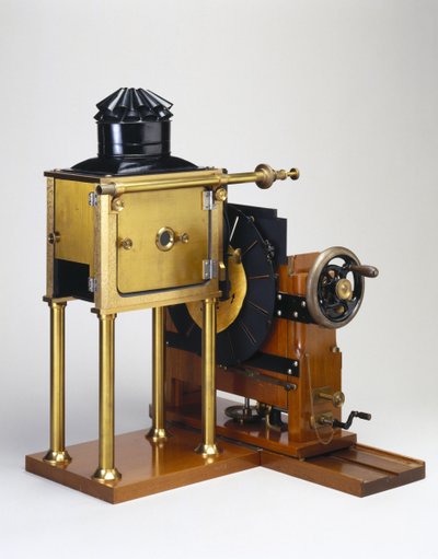 Réplica do zoopraxiscópio desenhado por Eadweard Muybridge (1830-1904) 1880 (madeira) (ver também 3607) de English School