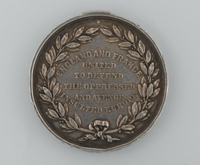 Medalha do Fundo Patriótico de Prata em homenagem à aliança entre a Inglaterra e a França em 1854, concedida pelo Prefeito de Dover em 1855 de English School