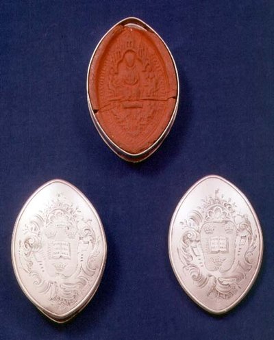Caixas de skippets gravadas com brasão em cartelas rococó, Londres, 1740 (prata) de English School