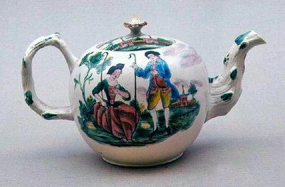 Bule Staffordshire sal-vitrificado decorado en famille rose, c.1770 (cerâmica) de English School