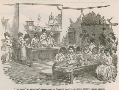 Trabalho de brinquedo nas garotas maltrapilhas da escola, (camelo) Grays Yard, James Street, Oxford Street de English School