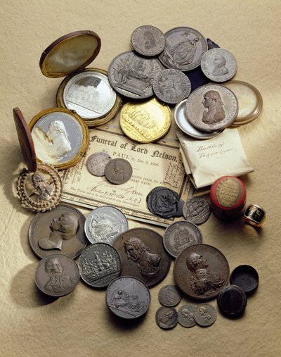 Várias medalhas e artefatos relacionados ao almirante Lord Nelson, 1798-1806 de English School