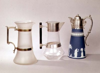 Três jarros claret de English School English School