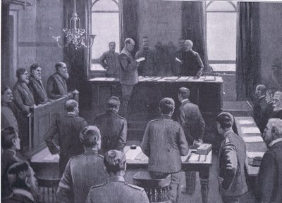 Um julgamento por traição em Bloemfontein, de After Pretoria: The Guerilla War publicado por Harmsworth Bros Limited, 1901 de Enoch Ward