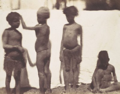 [Crianças da Vila de Kalabshah, Núbia], 1852. de Ernest Benecke