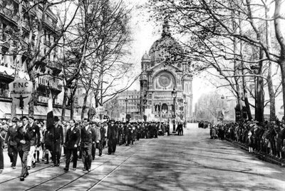 Comemorando Joana d&39;Arc na Igreja de Santo Agostinho, Paris, 1931 de Ernest Flammarion
