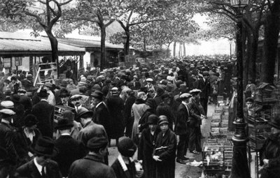 Vista geral do mercado de aves, Paris, 1931. de Ernest Flammarion