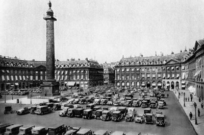 Place Vendome e a coluna erigida às vitórias de Napoleão, Paris, 1931 de Ernest Flammarion