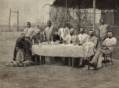 Banquete da sociedade anti-escravidão no consulado italiano em Boma, República Democrática do Congo, gravada por Ernesto Mancastropa a partir de fotografia de Giuseppe Corona, de L