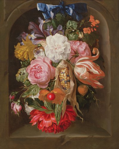 Uma natureza morta de uma espiga de milho, rosas, uma tulipa de papagaio, íris e outras flores suspensas de uma fita azul, em um nicho de pedra de Ernst Stuven