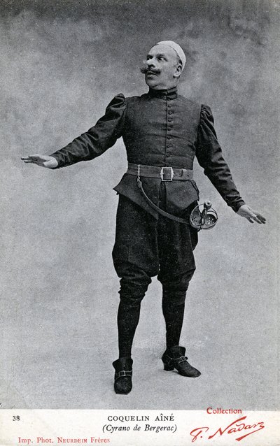 Constant Coquelin aka como Coquelin aîné (1841 - 1909) no traje de Cyrano de Bergerac (foto a p/b) de Etienne Neurdein