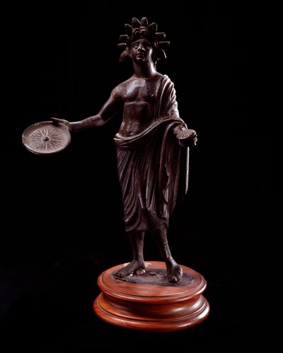 Arte etrusca: “” mulher oferecendo ”” Estatueta de bronze do século 2 a.C. de Etruscan