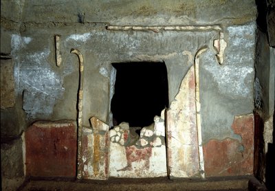 Civilização etrusca: entrada do túmulo de François na necrópole de Ponte Rotto, século IV a.C. Vulci, Itália de Etruscan