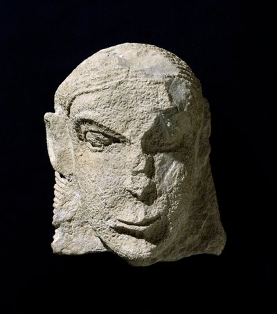 Civilização etrusca: cabeça de mulher calcária. 650 a.C. aproximadamente do tumulo da Pietrera di Vetulonia. Florença, Museo Archeologico de Etruscan