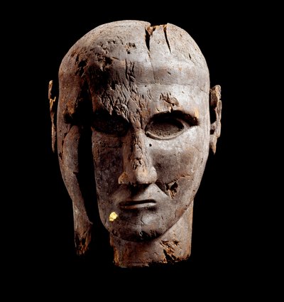 Cabeça de homem, escultura de madeira com vestígios de ouro, século VII a.C. de Etruscan
