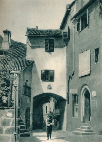 Uma rua tranquila, Merano, Tirol do Sul, Itália, 1927 de Eugen Poppel