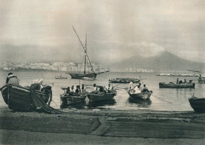 Pescadores colocando no mar, Nápoles, Itália, 1927 de Eugen Poppel