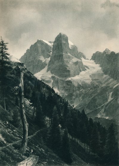 Vista do Grupo Brenta, Madonna di Campiglio, Dolomitas, Itália, 1927 de Eugen Poppel