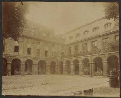 Pátio com arcadas de Eugène Atget
