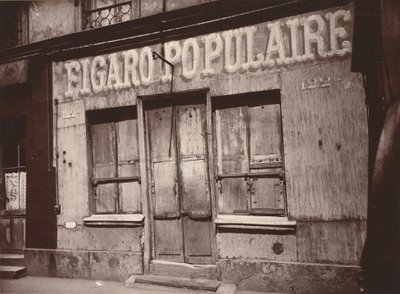 Le Figaro populaire, 122 Boulevard de la Villette (fachada de uma barbearia, 122 Boulevard de la Villette) de Eugène Atget
