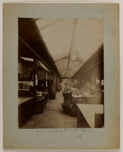 Marché des Enfants-Rouges, rue de Bretagne, 3rd arrondissement, Paris de Eugène Atget
