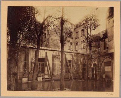 Pequeno edifício onde se encontra o antigo ossário de Saint-Séverin de Eugène Atget