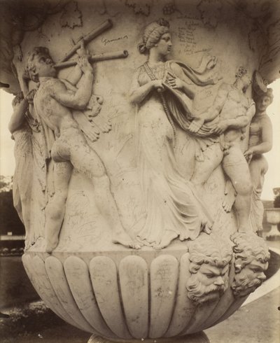 Detalhe de um vaso em Versalhes de Eugène Atget