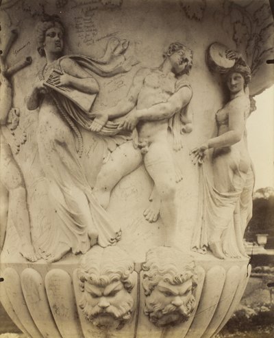Detalhe de um vaso em Versalhes, 1906 de Eugène Atget