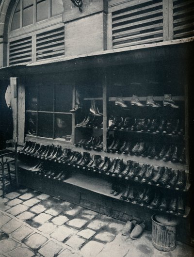 Sapatos velhos, c1877--1927, 1929 de Eugène Atget
